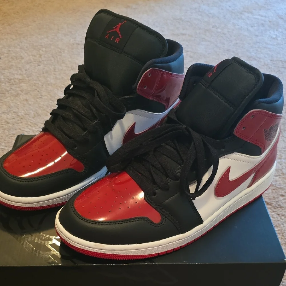 Nike Air Jordan 1 Mid Men's Shoe - White/Black/Red
